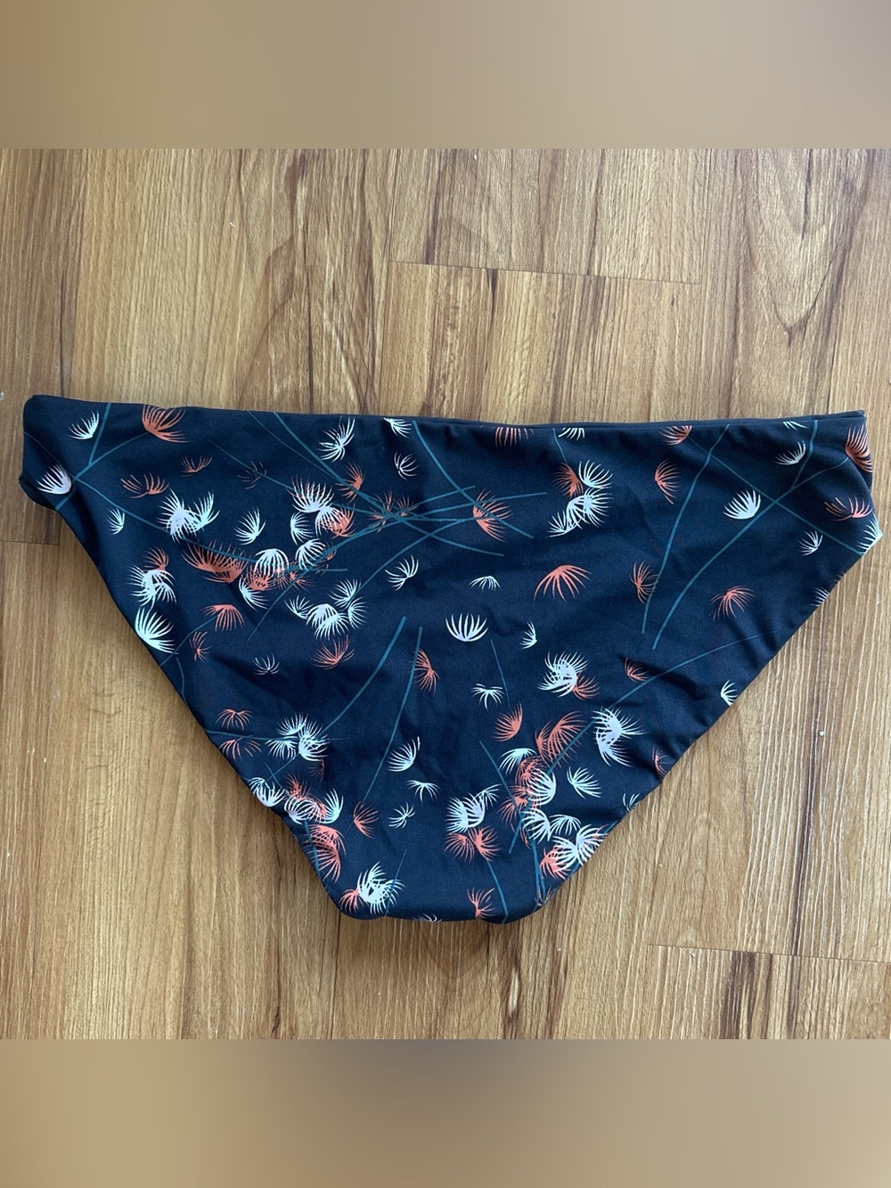 CARVE DESIGNS - Reversible Swim Bottoms - size Medium - Picture 2 of 3